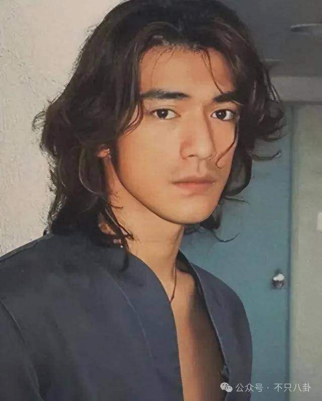 最神秘的男明星退圈了？一代神颜的他才是万千少女的梦啊……