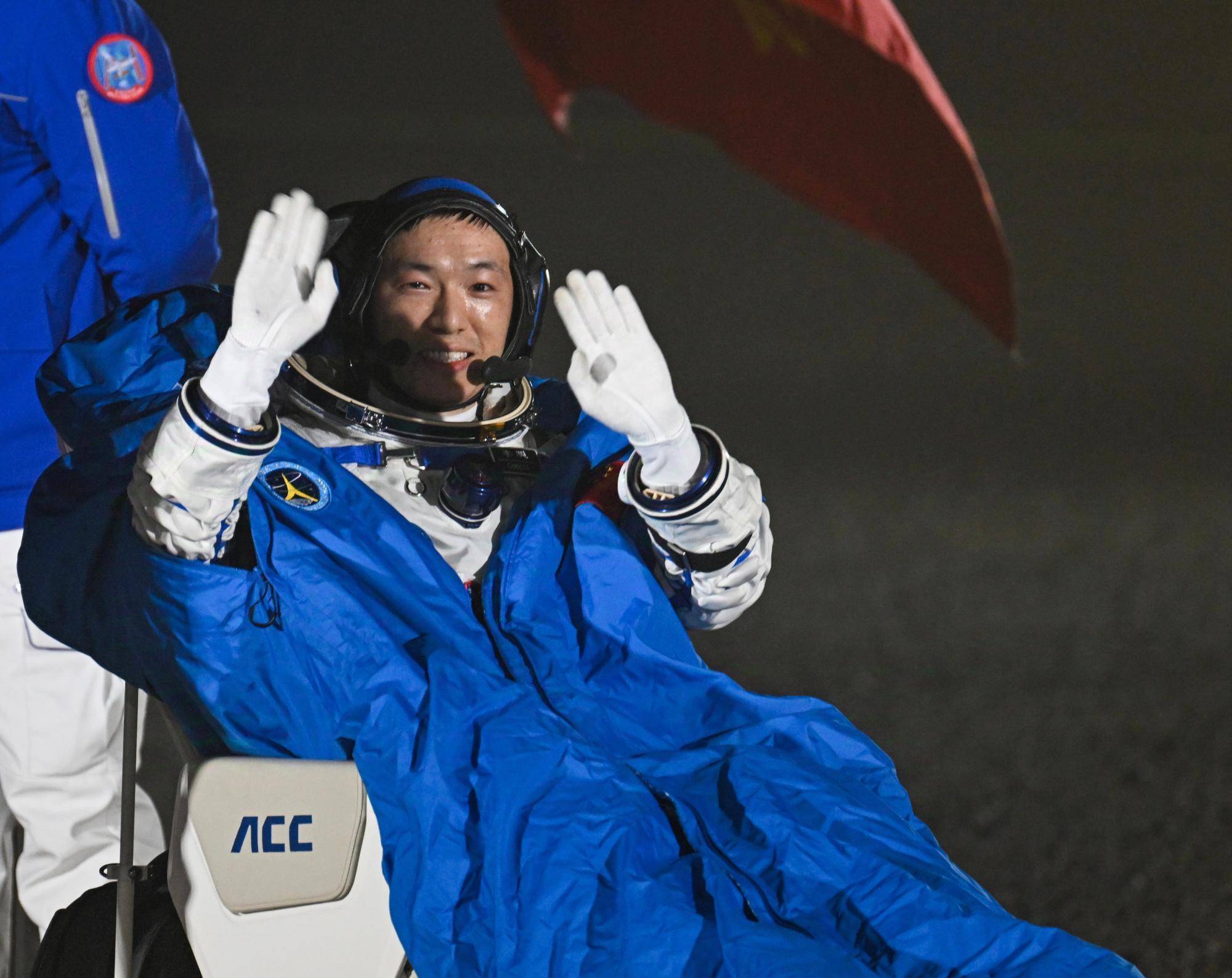 现场见证“神十八”乘组额济纳东风着陆场凯旋！