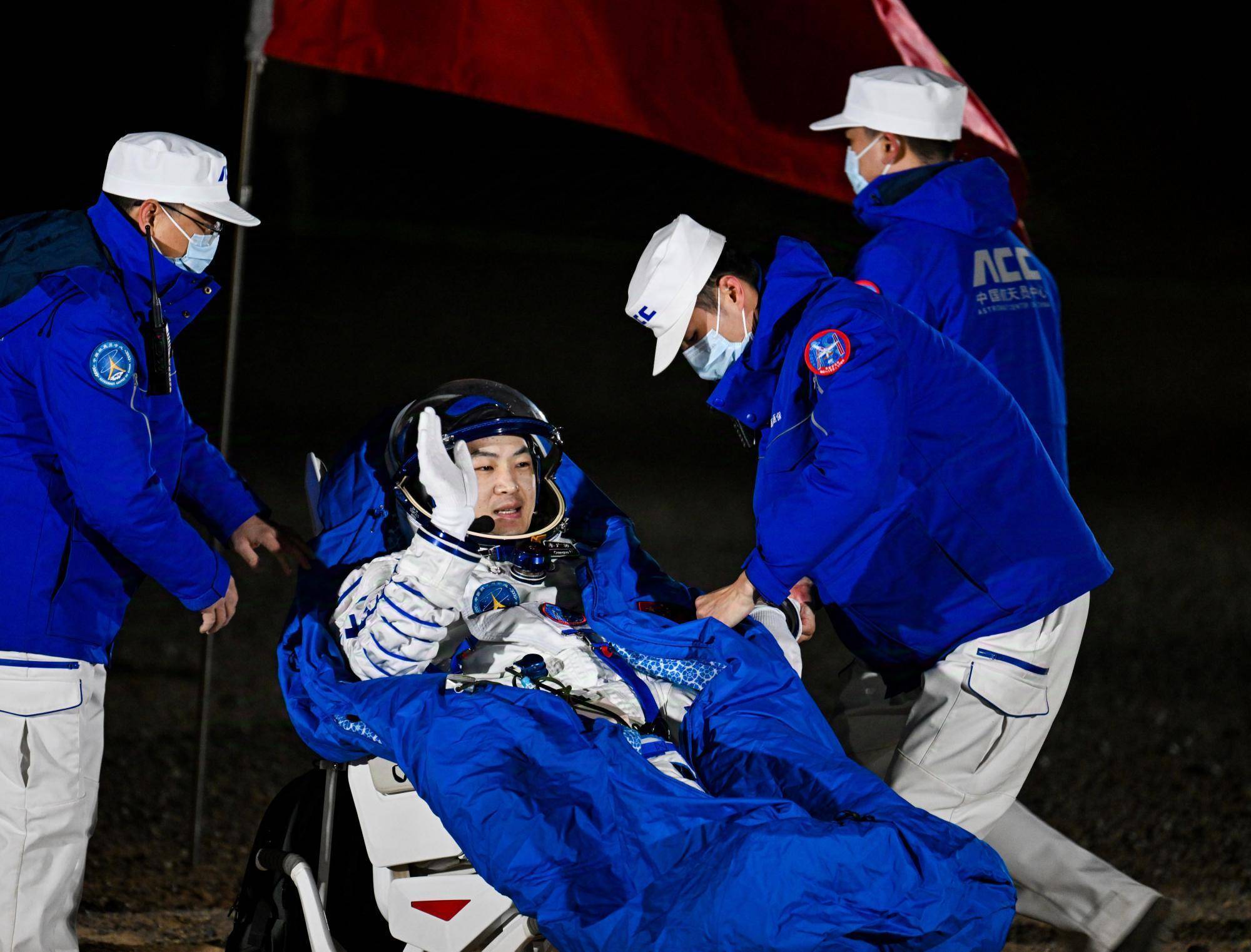 现场见证“神十八”乘组额济纳东风着陆场凯旋！