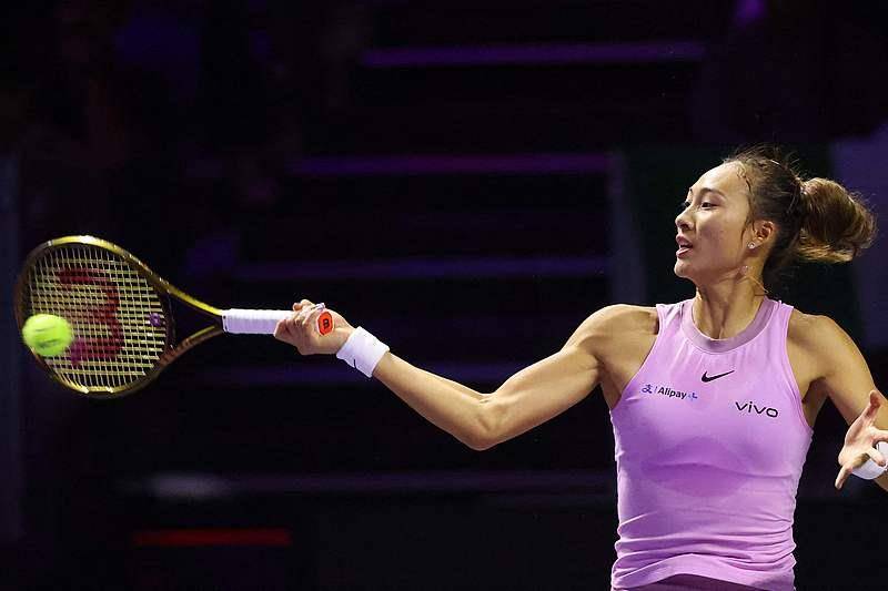 首次参赛就闯入四强 郑钦文创造历史