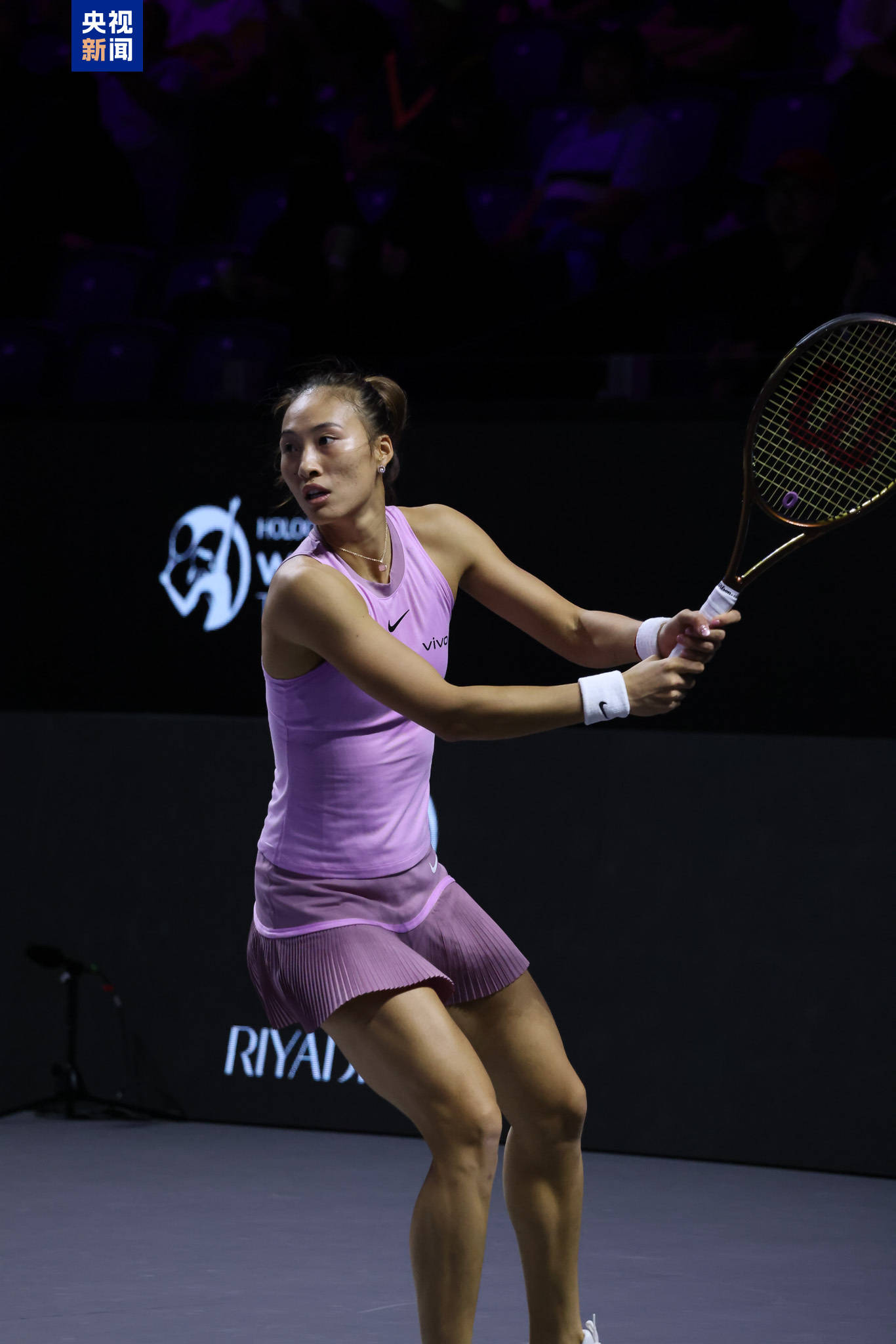 首次参赛就闯入四强 郑钦文创造历史