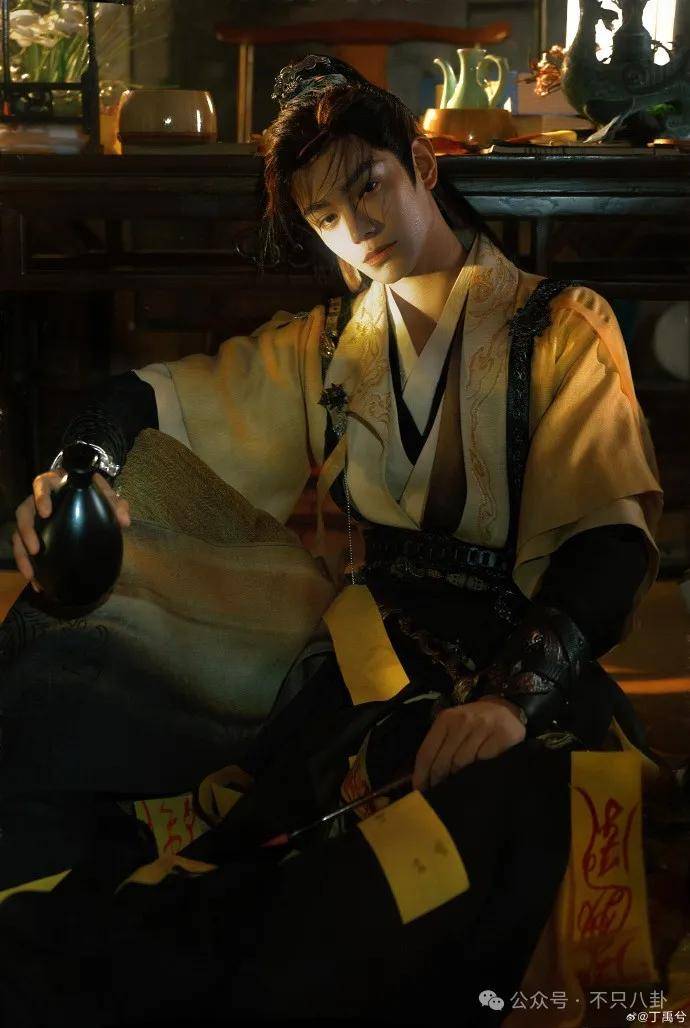 网友扒了他一圈后感慨：人怎么能老实成这样......