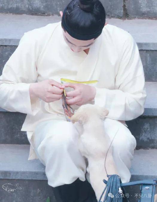 网友扒了他一圈后感慨：人怎么能老实成这样......