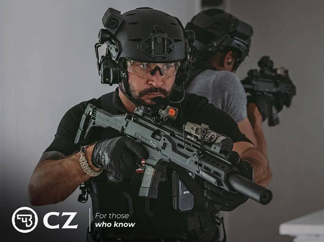 一支手枪价值50000块！泽连斯基保镖用的是什么枪？丨轻武专栏