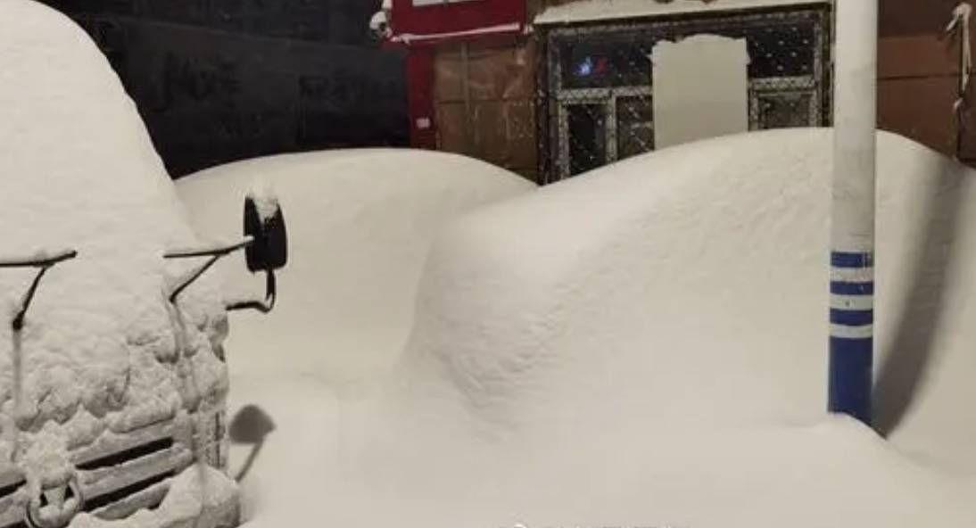 直击黑龙江鹤岗降雪：已破纪录，最大积雪深48厘米