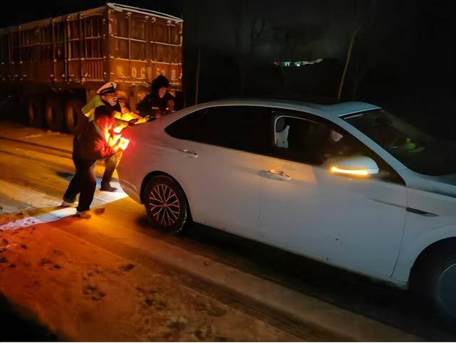 麟游公安交警用忠诚和担当书写道路交通安全畅通答卷