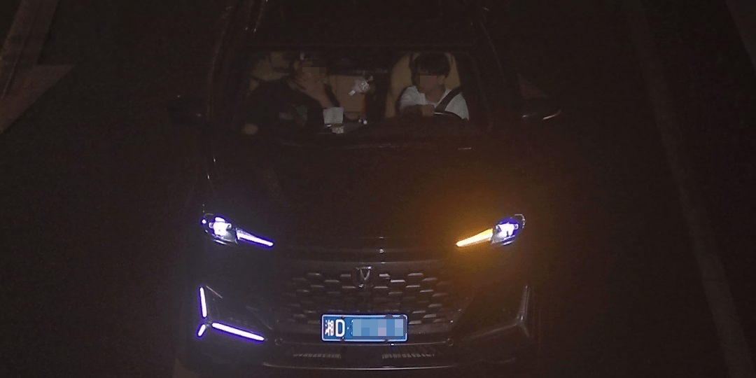 “网上学会的!”衡阳13岁男孩偷拿爸爸车钥匙凌晨和同学开车上路,一句话惊呆交警