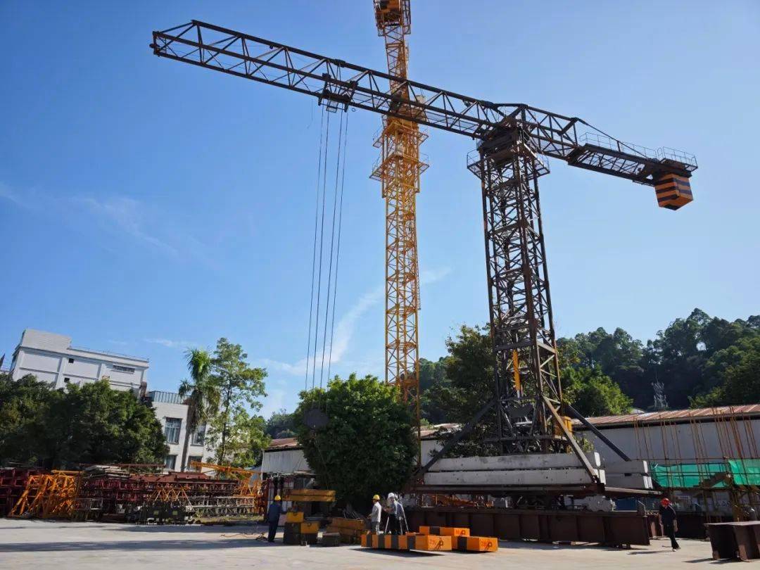 广州建筑成功研发工业上楼大型智能吊装机器人