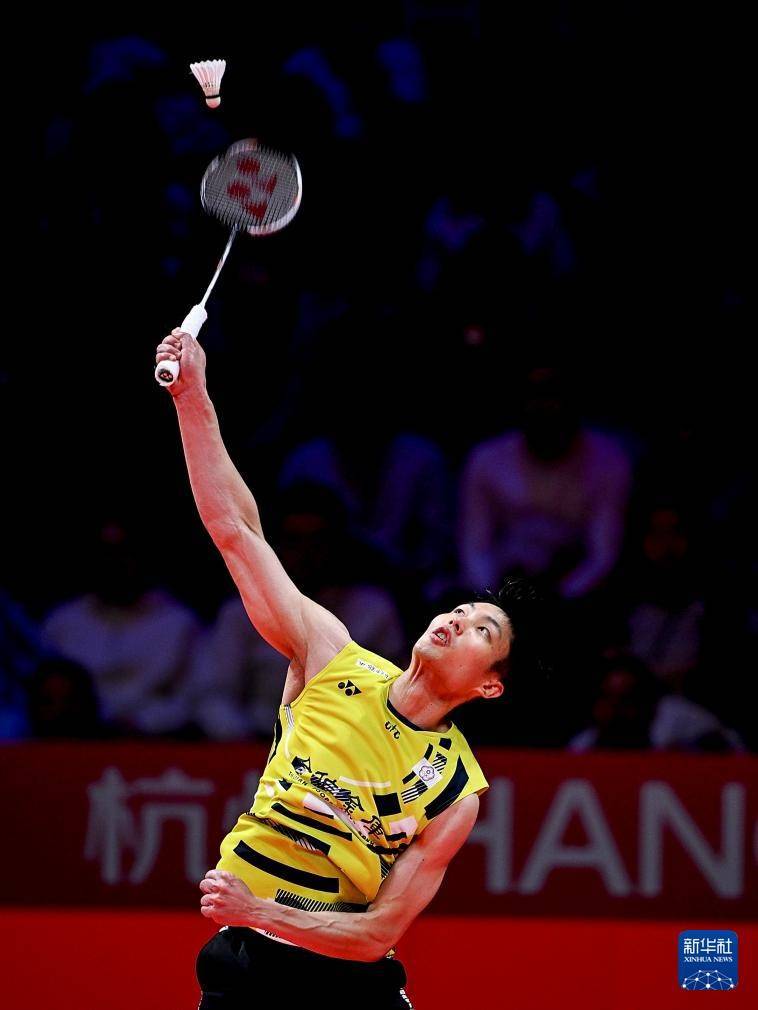羽毛球世巡赛总决赛:李诗沣胜周天成