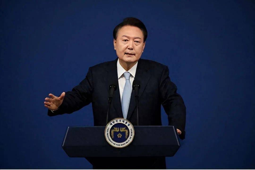 尹锡悦“秋衣秋裤”噩梦：弹劾浪潮来袭，他的总统生涯还能走多远？