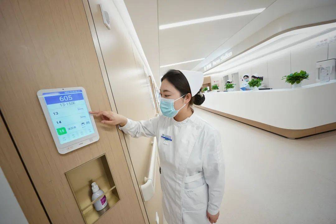 北京积水潭医院回龙观院区成为主院区,二期试运行