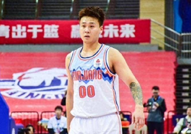 冲撞裁判或遭重罚！赵睿发文致歉：深感愧疚和自责，尊重并接受篮协和联赛处罚