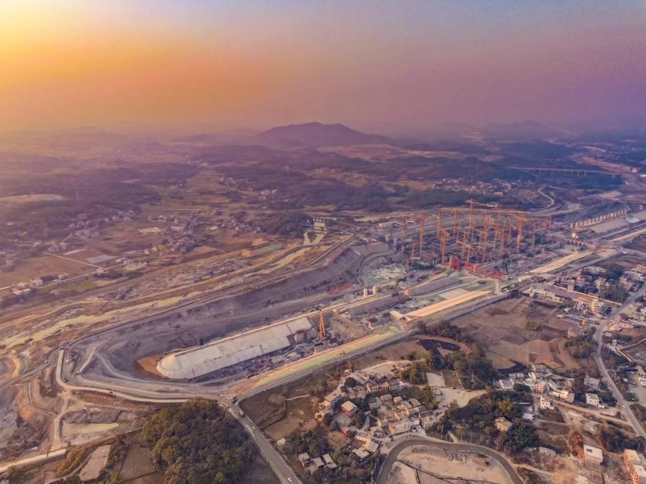 广西争夺“流量”:不止造运河,还造跨海大桥