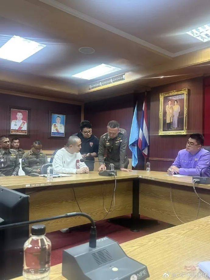 演员王星已被接到泰国,画面曝光!另一位23岁小伙也失联,家人被威胁