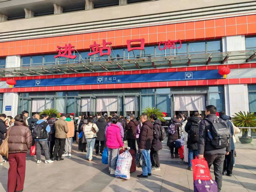 荆州版“离别的车站”，正在上演！