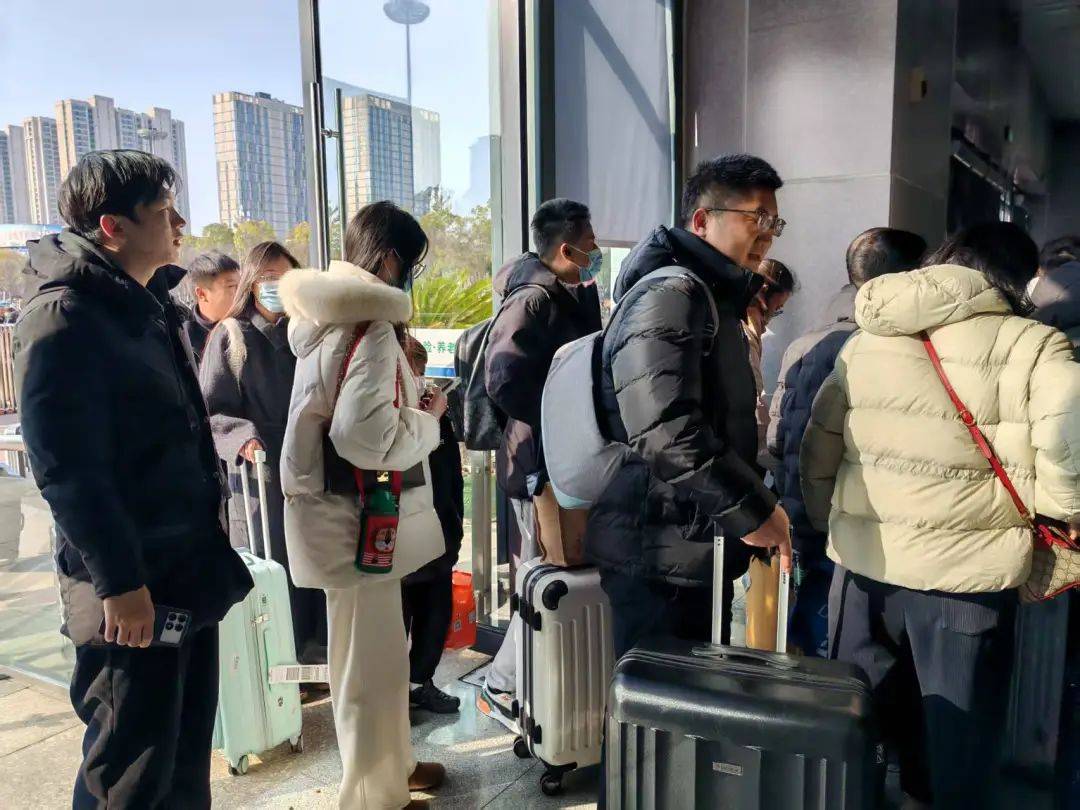 荆州版“离别的车站”，正在上演！