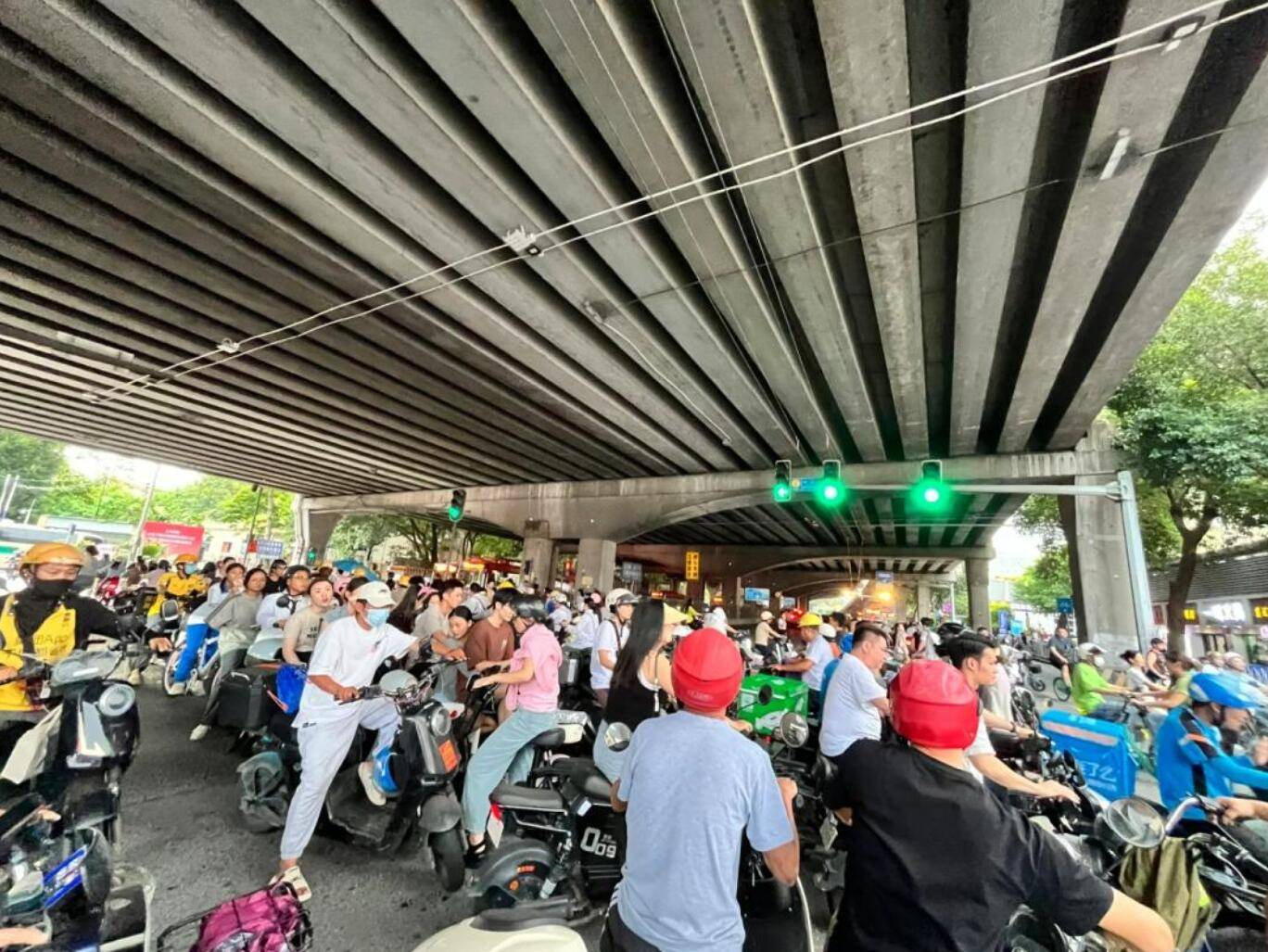 “电鸡围城”，为什么只有广州苦不堪言？