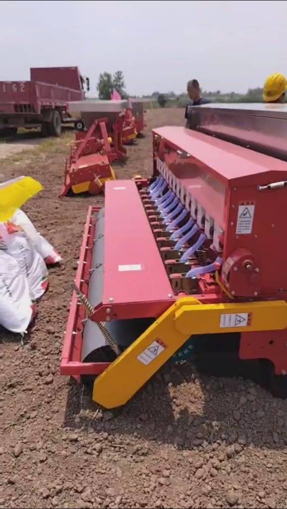 郑州大学学子走进武汉安德瑞公司，探索农机创新与应用