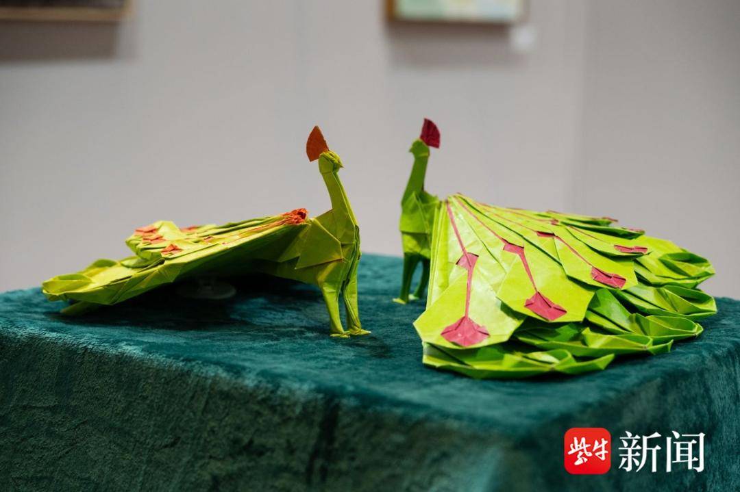 南京设计师折纸惊艳，鼓楼大孔雀“飞”到法国