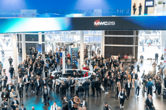 华为三折叠惊艳西班牙国王！ 中国手机欧洲亮剑，唯独OPPO和vivo两巨头“消失”，小米荣耀秀肌肉，争媒体团