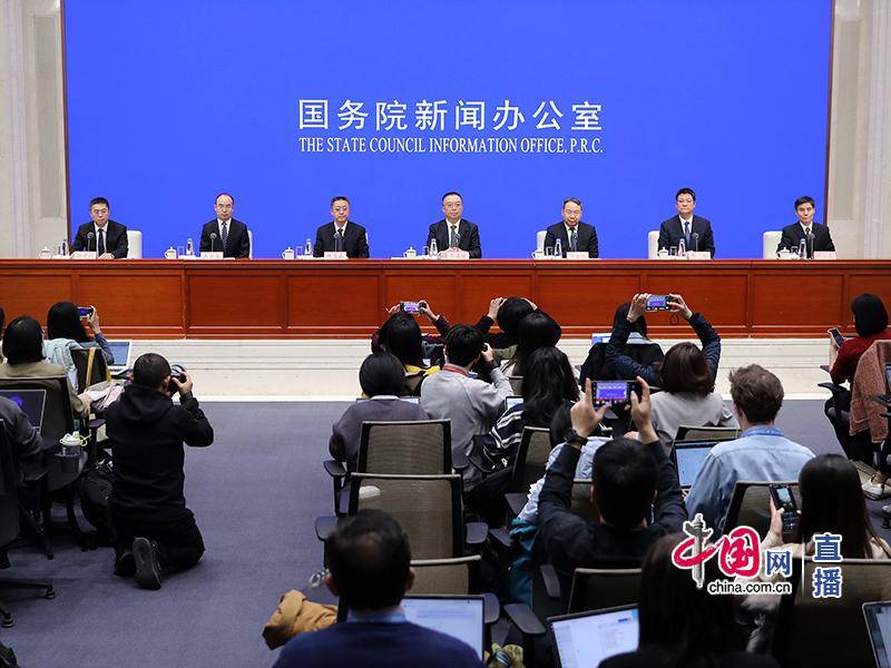 财政部:对我国居民使用个人消费贷款进行的重点领域消费给予一定贴息支持