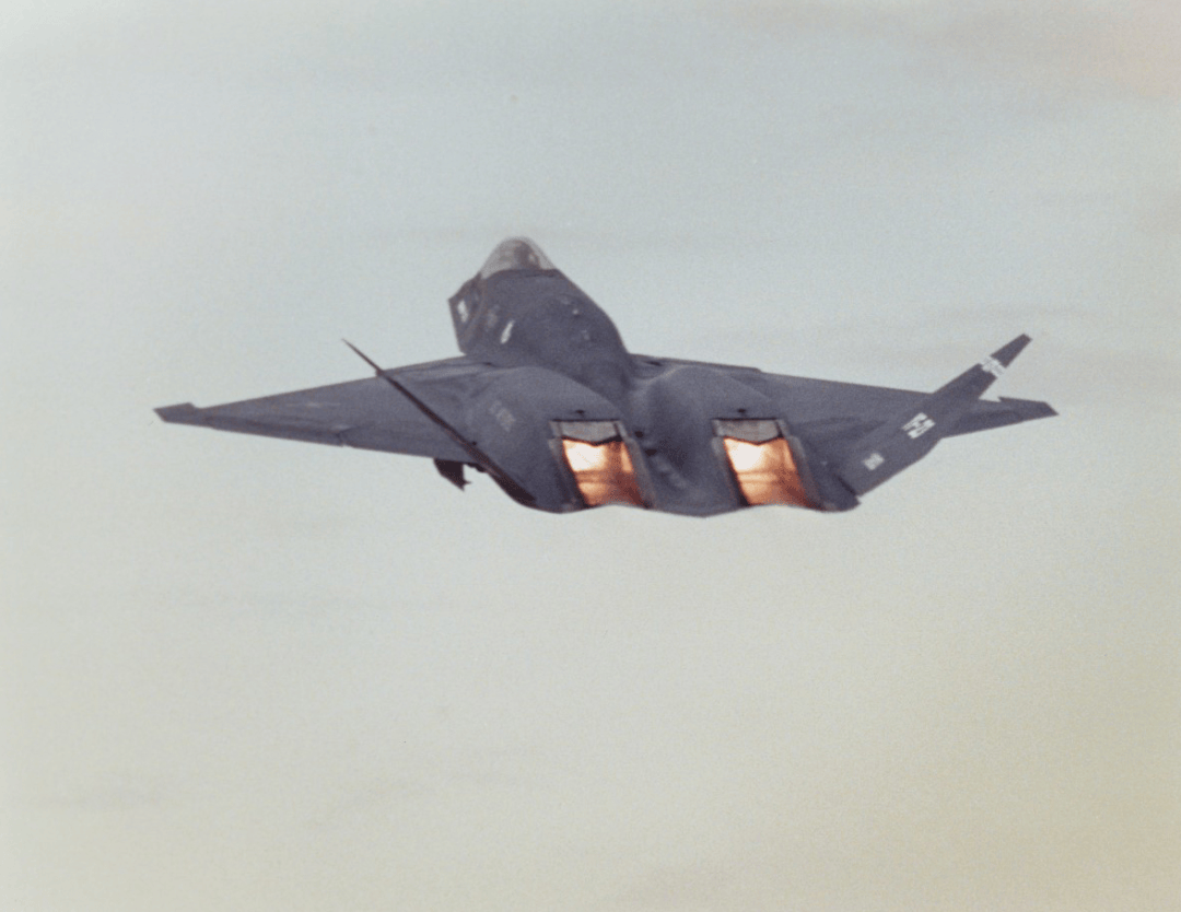 进展太快！成飞“六代机”再次试飞，为何采用三发动机构型？网友：受限于发动机性能？