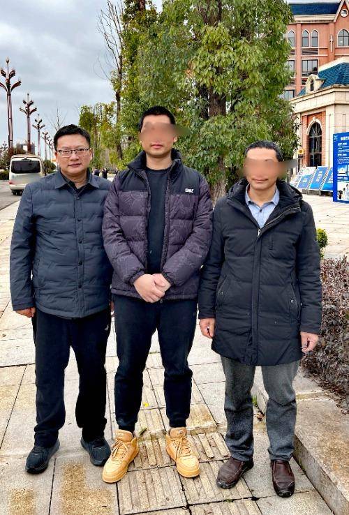 成都5岁女童在小区遭轿车辗轧身亡新进展：家属出具谅解书，车主被取保候审