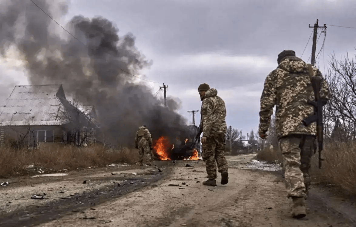 打响“第一枪”!4艘军艇直接被击沉:80名陆战官兵全军覆没!