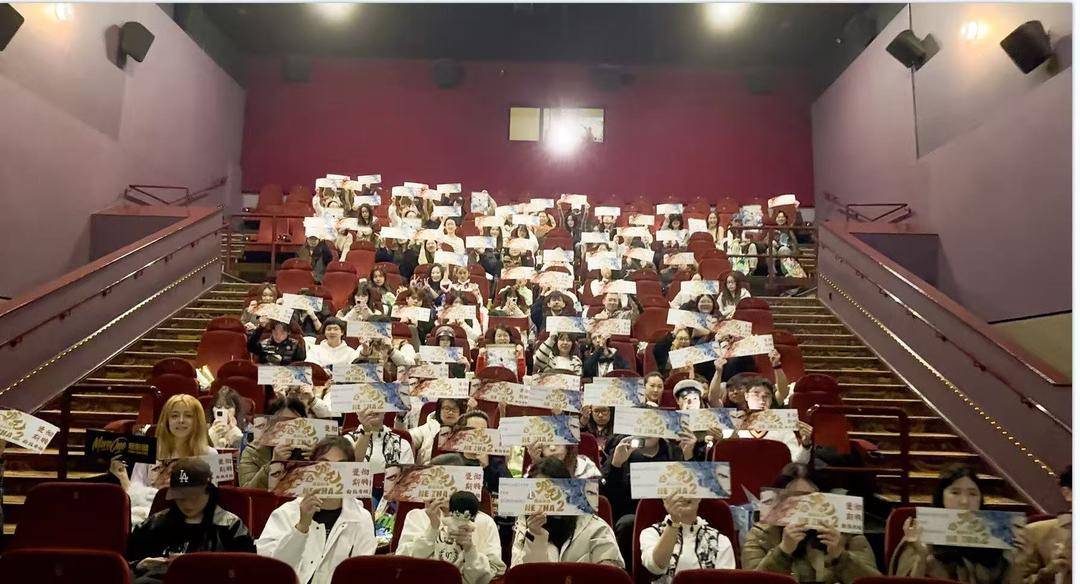 《哪吒2》冲击全球票房第四！英国粉丝观影会座无虚席