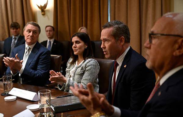 “我不会因为假新闻和政治迫害而解雇人”