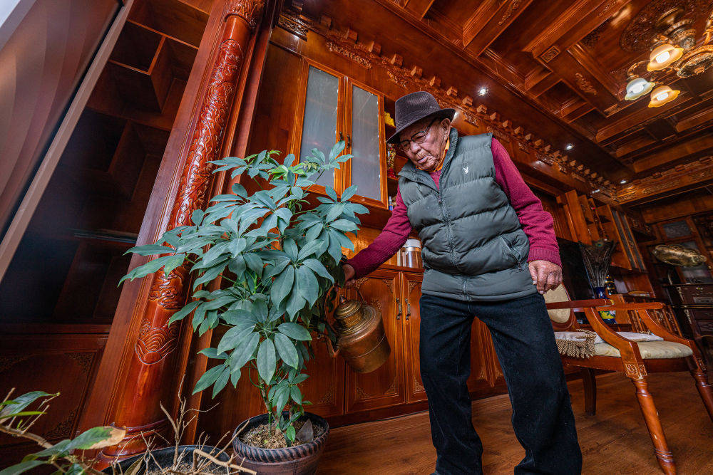 新华全媒+｜苦难和新生——西藏翻身农奴影像档案：洛桑