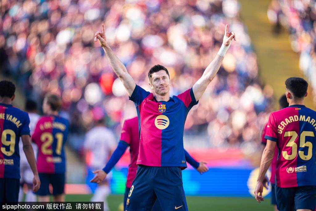 西甲-莱万双响亚马尔造乌龙 巴萨4-1赫罗纳迎联赛9连胜