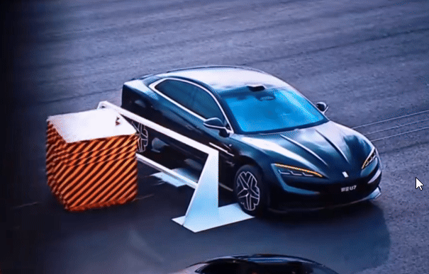 比亚迪卖62.8万元的新车，居然被网友夸性价比很高...