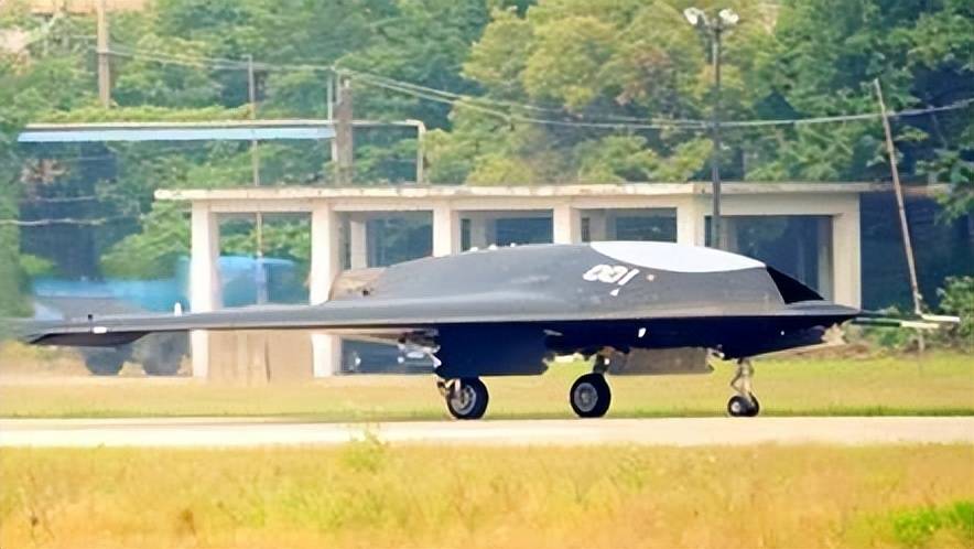 太强了！研发十六年的攻击-11，是为歼-36、歼-20S和076准备的？