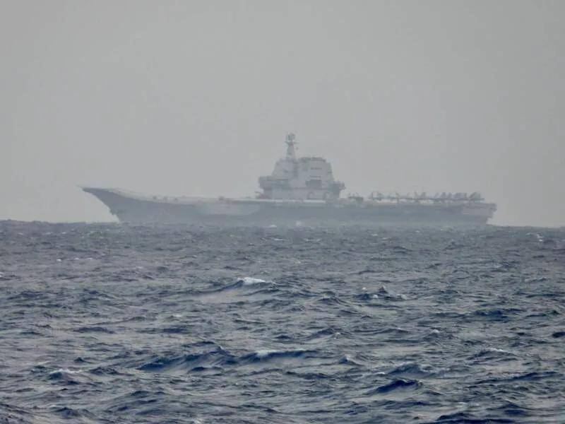 日本公布“山东”舰罕见照片！日台勾结跟踪我军航母，如何隐藏？