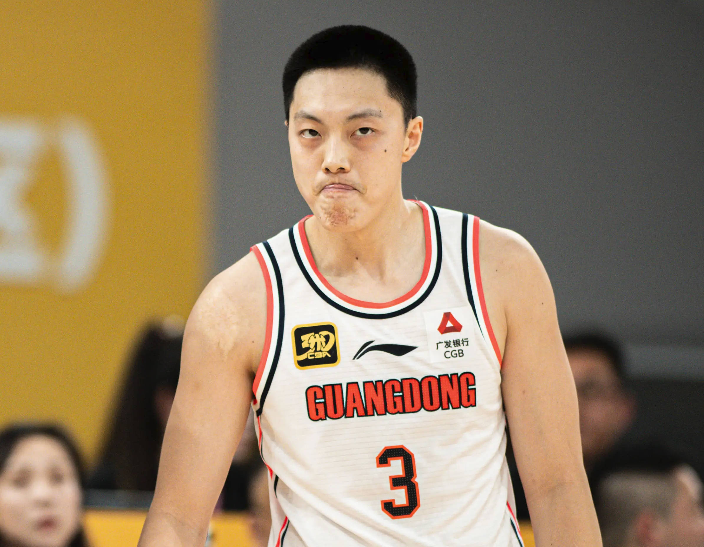 胡明轩砍31+6王哲林22分 广东胜上海总比分1-0