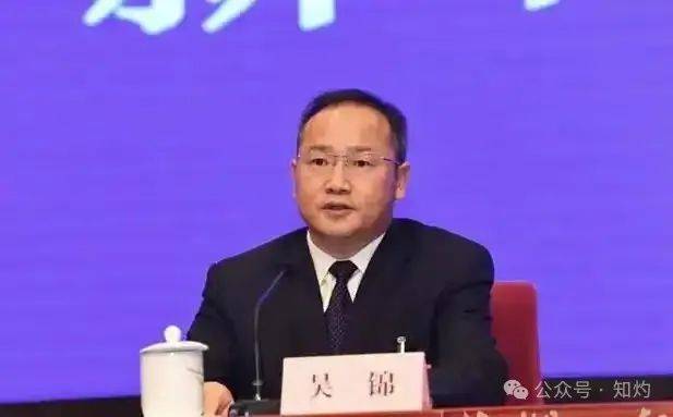 “戏精”女市长落马后，刚刚，荆州市委书记也被查了……