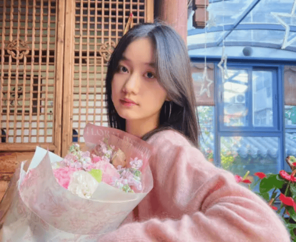 48岁赵薇“女儿”被全网“禁止整容”，如今17岁变化太大，不敢认