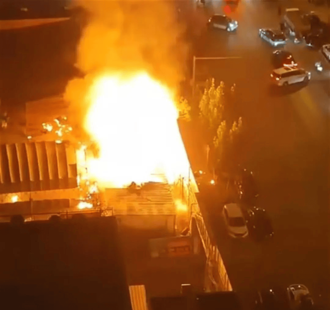 “听到四五声爆炸声”！一饭店火光冲天，官方通报→