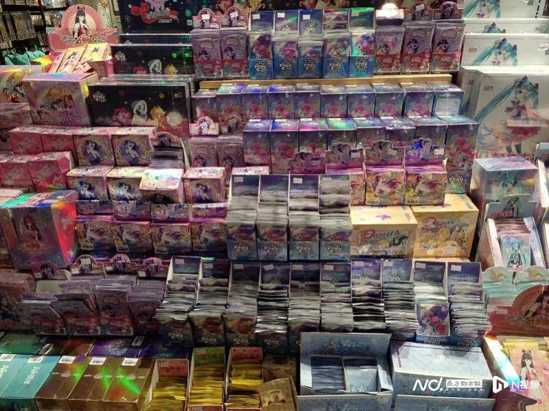 失控的卡牌：初中女生抽卡上瘾成小卖部大户，有学生贷款买卡