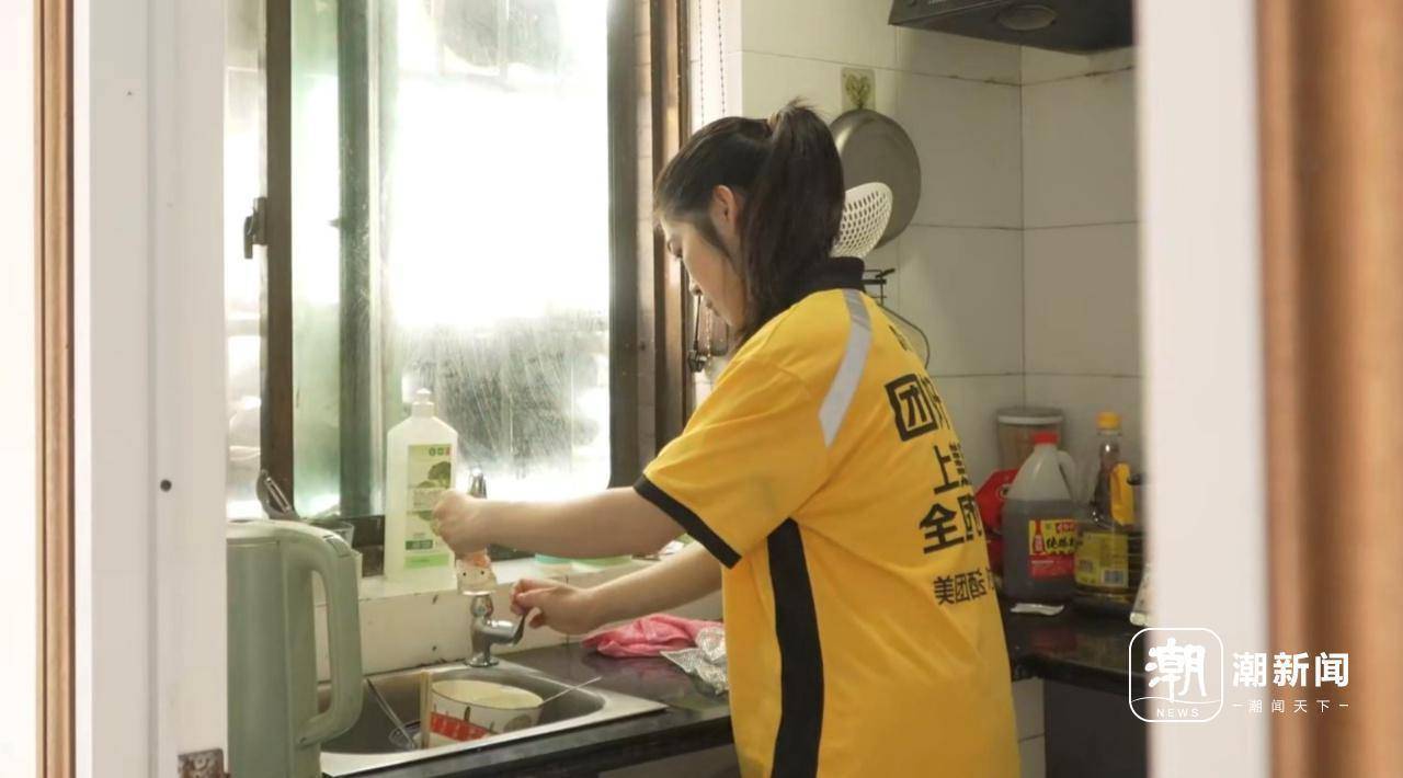 杭州脑瘫女骑手差评多？美团：差评自动免责，孩子未来学费全包