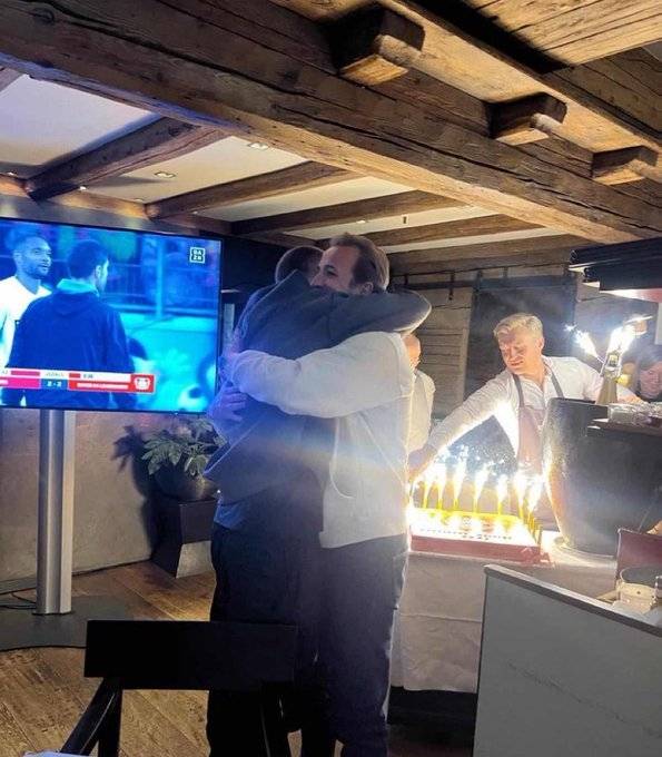 同为热刺旧将！凯恩与戴尔开心拥抱 庆祝生涯首冠