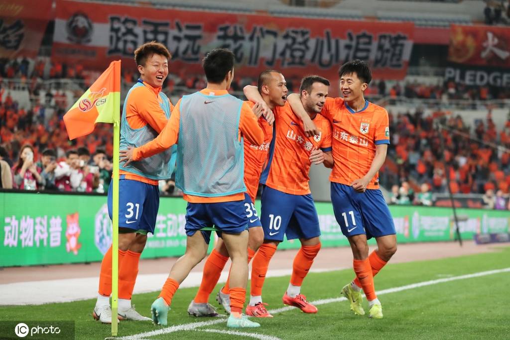 从4轮不胜到4-2止跌！泰山出招：与崔康熙深入沟通+更换队长