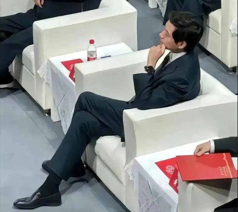 雷军,是时候主动走下神坛了