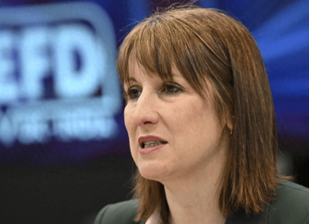 刚谈妥就翻脸，英国全球通告与中国做“切割”？中方反将一军