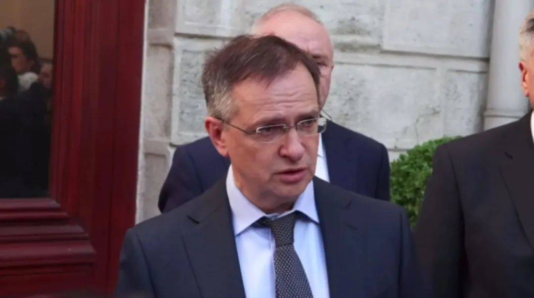 没等到普京，泽连斯基走了！乌方代表团迟到，俄方：继续等！关于谈判，特朗普最新发声……