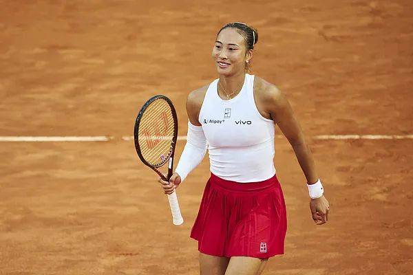 痛失好局！郑钦文1比2惜败高芙，无缘决赛