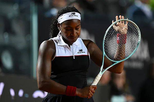 痛失好局！郑钦文1比2惜败高芙，无缘决赛