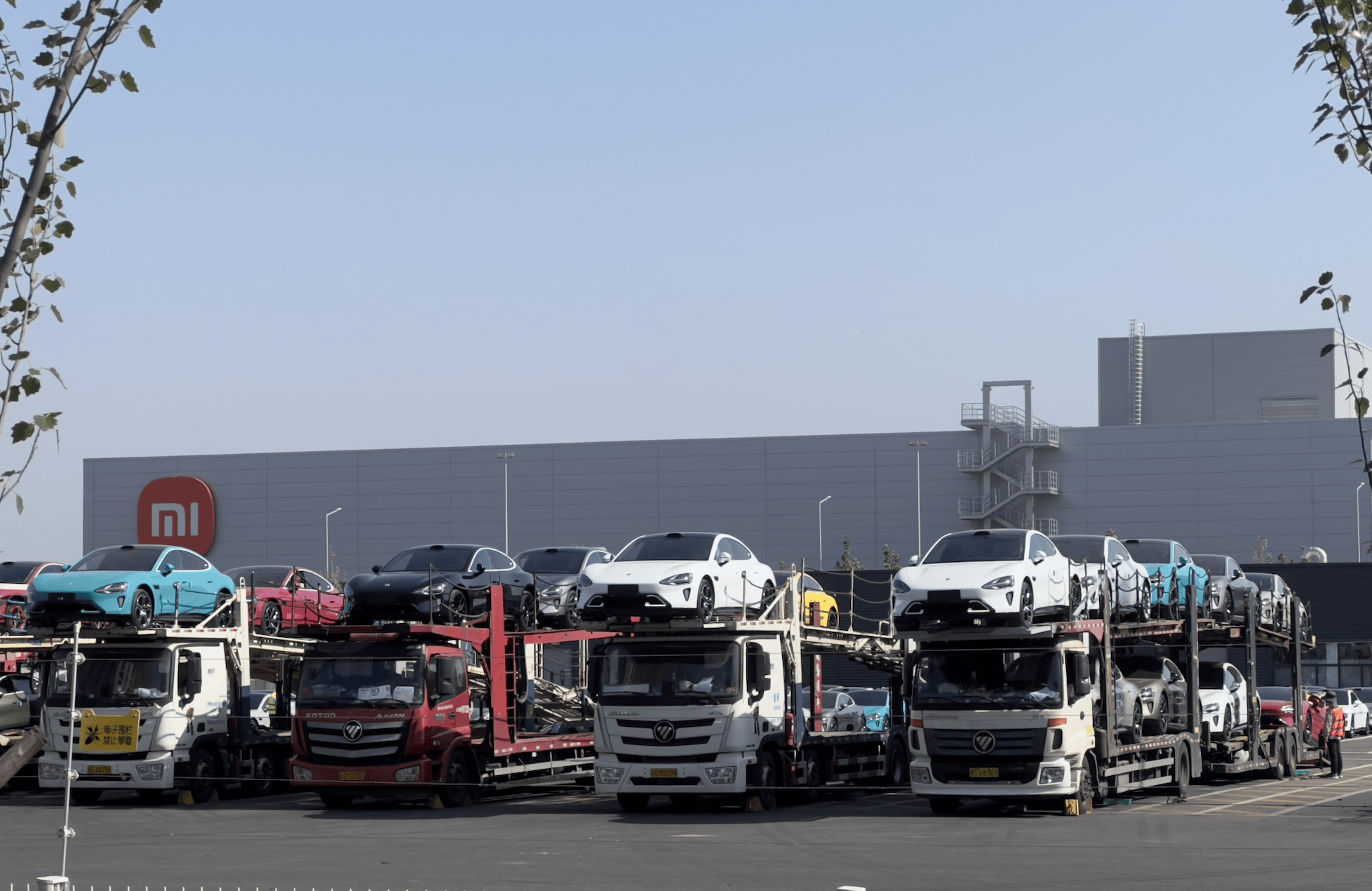 提YU7要等多久？实探小米汽车工厂：SU7大量装车，二期工厂外立面已完工