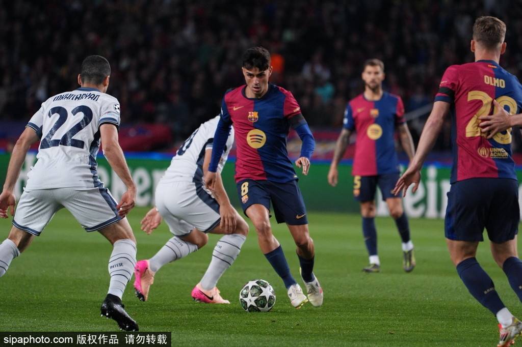 巴萨锋线重磅升级！莱万拉菲尼亚甘当绿叶，17岁亚马尔的王牌保镖！